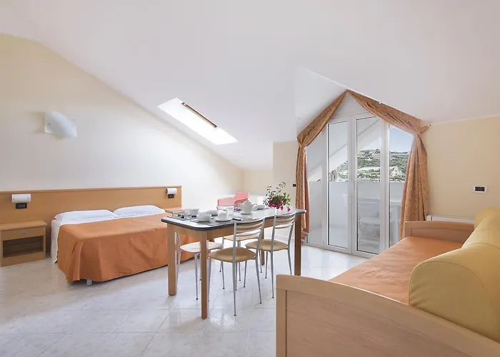 アパートホテル Diano Sporting